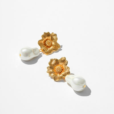 Women's Baroque Pearl Flower Pattern Stud Earrings