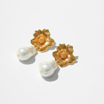 Women's Baroque Pearl Flower Pattern Stud Earrings