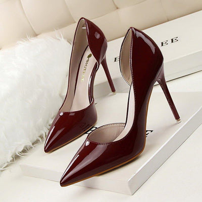 Simple and stiletto high-heeled patent leather shoes | MODE BY OH